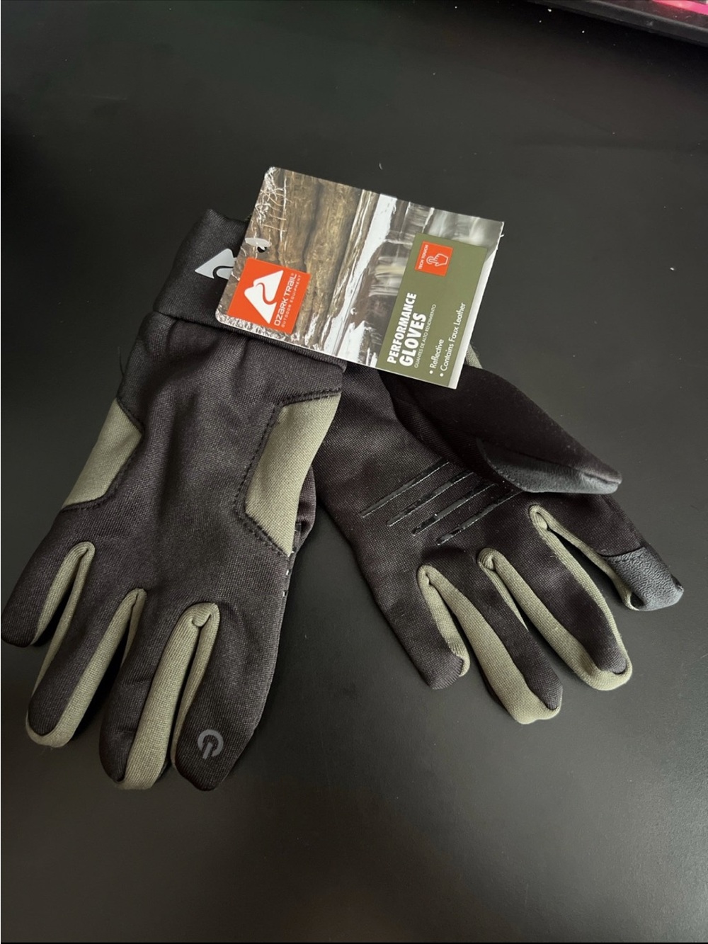 Kids Performance Touchscreen Gloves - Black & Olive